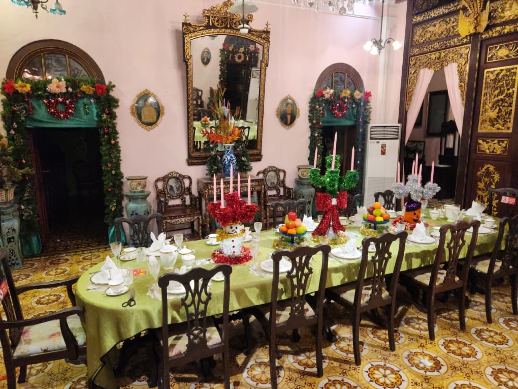 Tok panjang — long Peranakan dining table